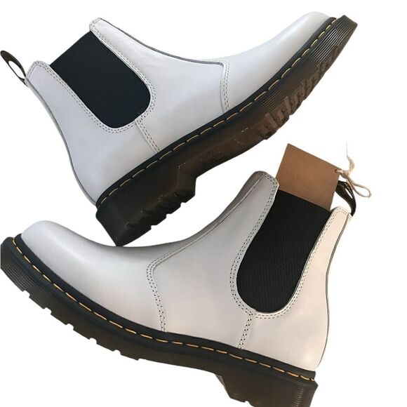 NWT Dr. Martens Smooth Leather Chelsea Boots. - Picture 3 of 6